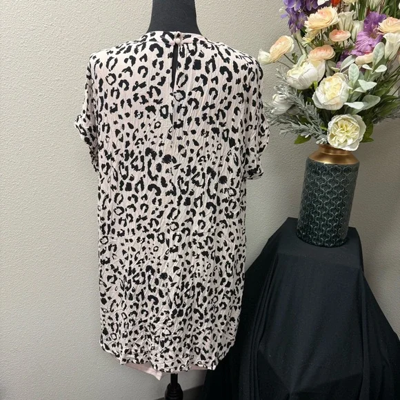 Andrée by Unit Blush Leopard Print Pleated Tunic Top Short Sleeve Large - Picture 3 of 7
